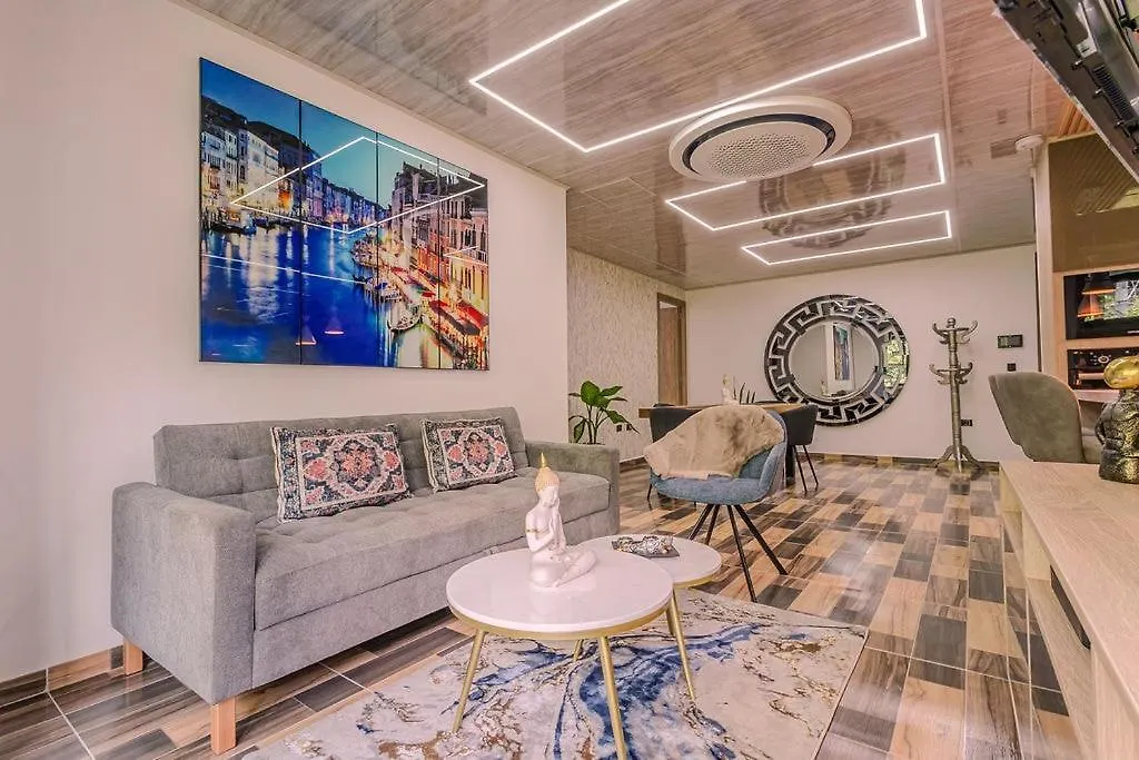 Luxury & Cozy Laureles Apartment Medellin